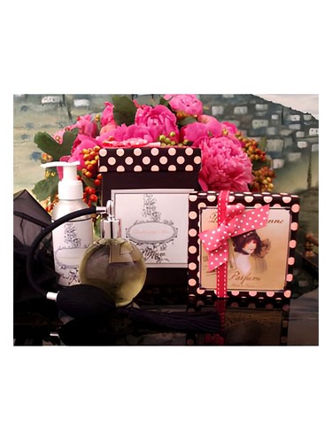 Embrasse Moi by La Bouquetiere