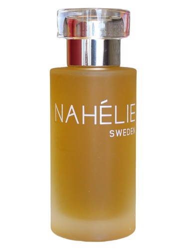 W by Nahélie Sweden