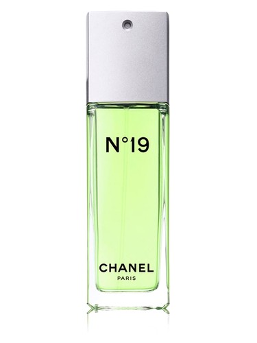 N°19 by Chanel