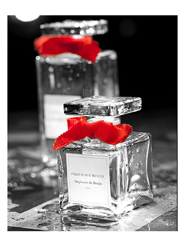 Le Pret-a-Parfumer Couture Yang: Woodsy and Citrus by Stéphanie de Bruijn - Parfum sur Mesure