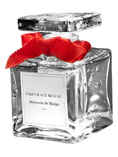 Le Pret-a-Parfumer Yin: Floral, Woodsy and Citrus by Stéphanie de Bruijn - Parfum sur Mesure