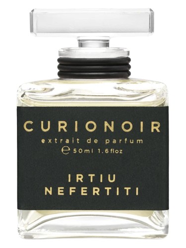 Irtiu Nefertiti by Curionoir